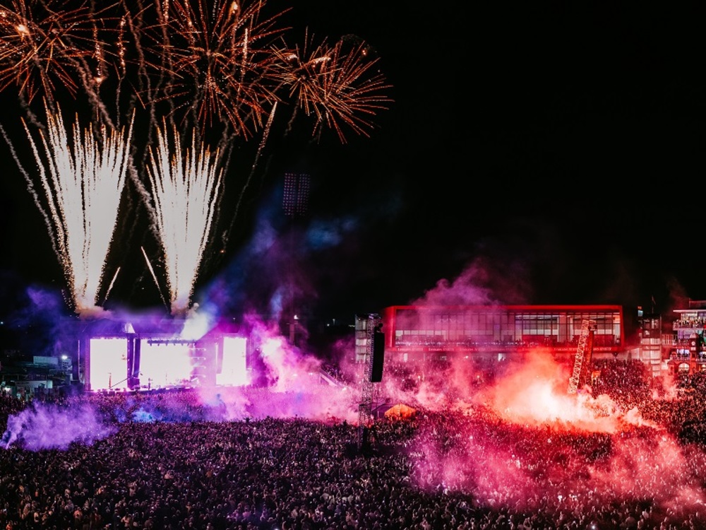 Arctic Monkeys at Emirates Old Trafford VIP Hospitality 希尔顿荣誉客会积分竞拍
